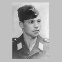 087-0014 Gert Stoermer. Er war Fallschirmjaeger und wurde bei seinem Einsatz auf Kreta schwer verwundet.jpg